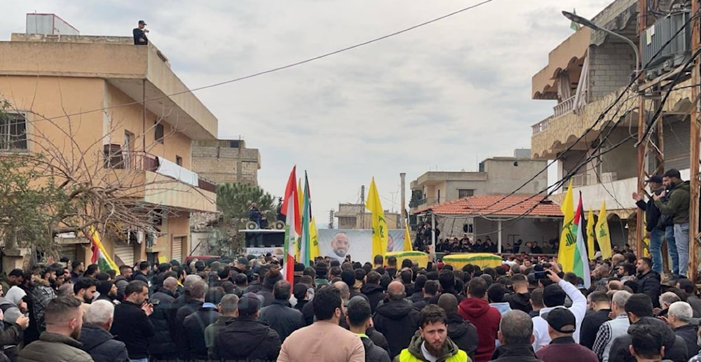 لبنان: حشود تُشيّع شهداء الجنوب على الرغم من محاولات الترهيب الإسرائيلية