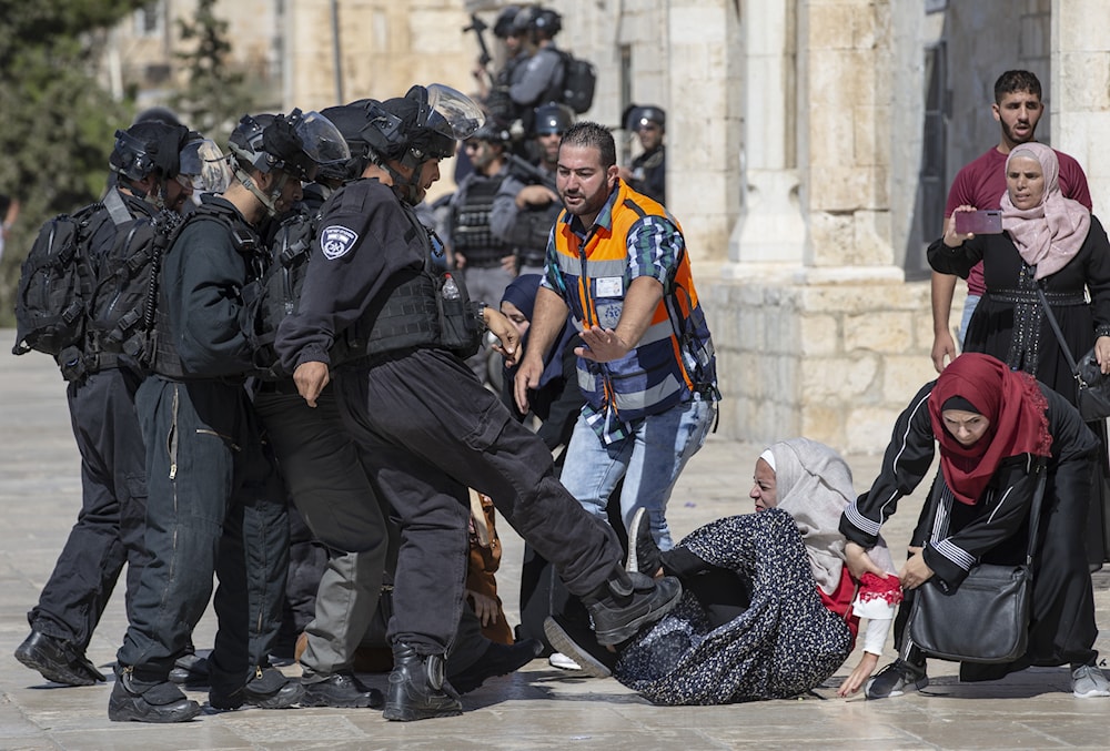 الصورة: مشهد من مشاهد الاعتداء الإسرائيلي المتكرر على النساء في فلسطين (أرشيف)