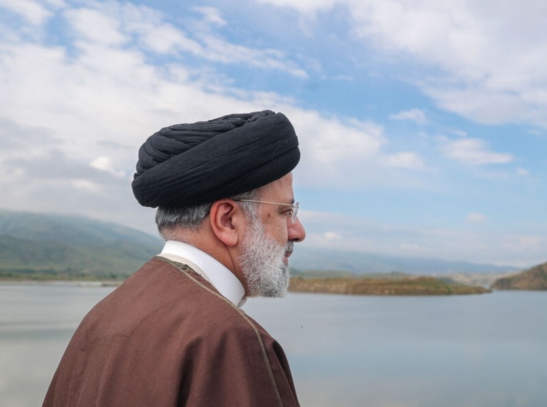 الرئيس الإيراني خلال مراسم تدشين سد 
