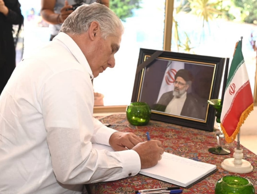 الرئيس الكوبي ميغيل دياز كانيل مقدّماً التعازي باستشهاد الرئيس رئيسي ورفاقه في السفارة الإيرانية في هافانا