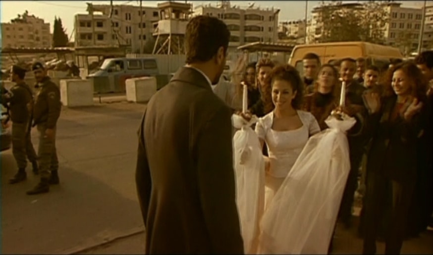 أجواء زفاف رنا وخليل عند الحاجز الإسرائيلي رغماً عن الإحتلال
