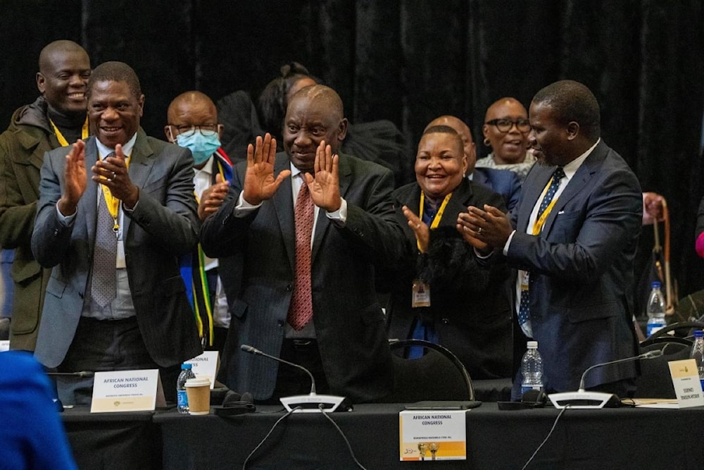 رئيس جنوب أفريقيا سيريل رامافوسا بعد إعادة انتخابه لولاية ثانية (أ ف ب)