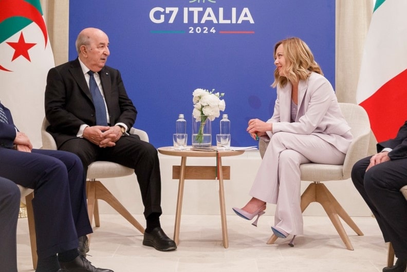 الرئيس الجزائري عبد المجيد تبون ورئيسة الوزراء الإيطالية جورجيا ميلوني يلتقيان على هامش قمة 