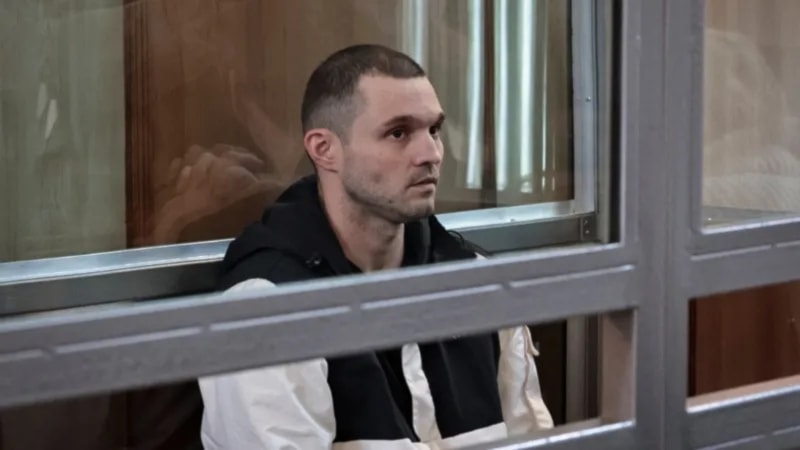 بعد إلقاء القبض عليه.. محكمة روسية تصدر حكماً على جندي أميركي بتهمتي السرقة والقتل