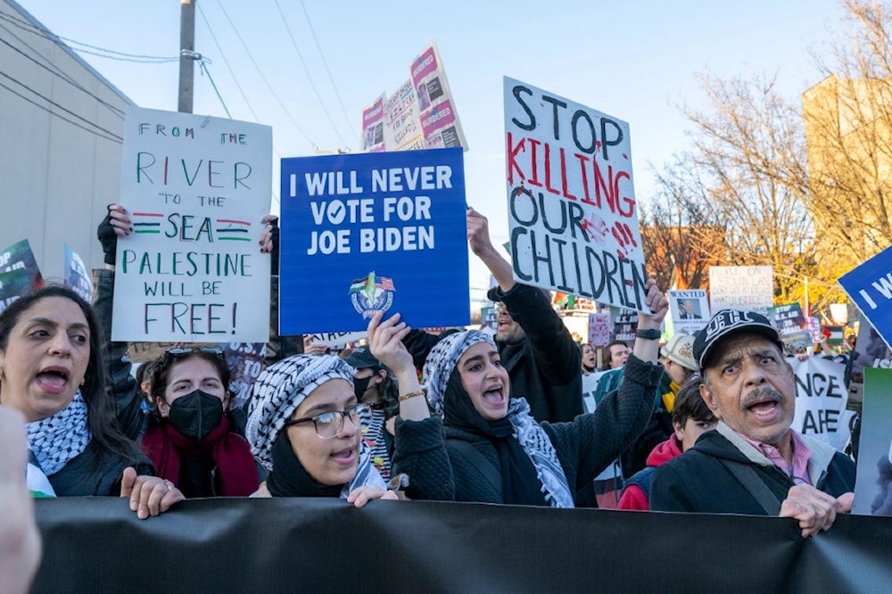 نشطاء مؤيدون للفلسطينيين يحتجون أمام منازل مسؤولي إدارة بايدن (كانون الأول/ديسمبر 2023)