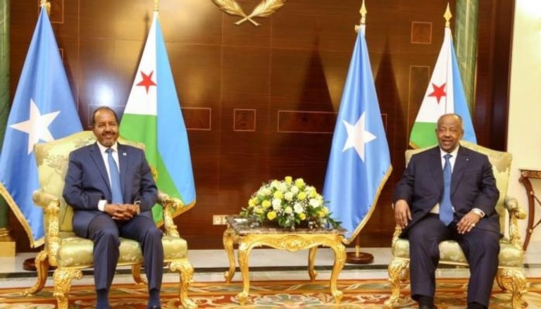 الرئيس الصومالي حسن شيخ محمود والرئيس الجيبوتي إسماعيل عمر جيلي