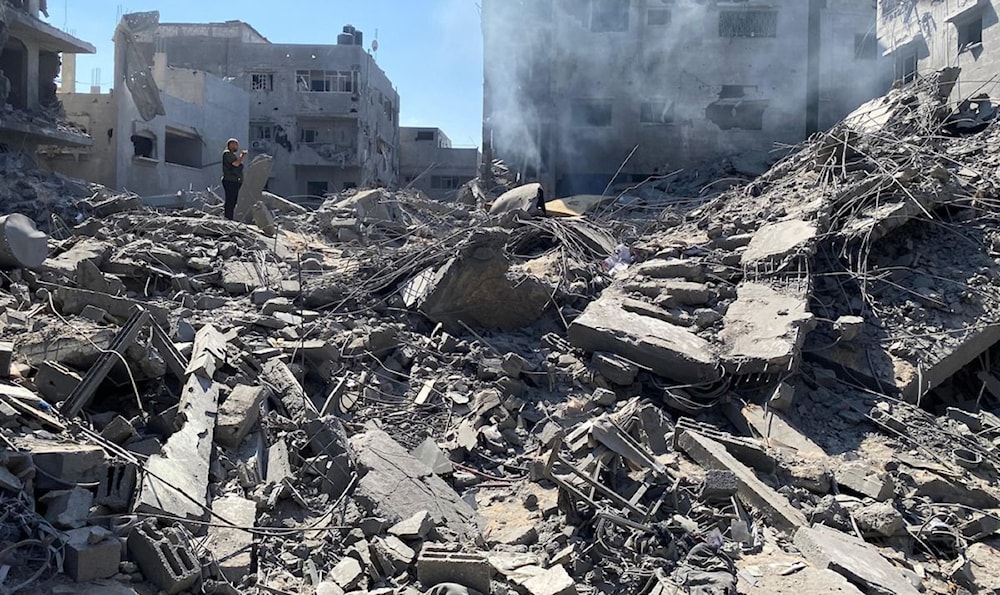 الدّمار الكبير الذي خلفته غارات الاحتلال العنيفة على عدة منازل في مخيم الشاطئ غربي مدينة غزة، 22 حزيران/يونيو 2024 (وسائل إعلام فلسطينية)