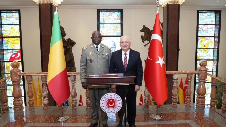 رئيس الأركان التركي يستقبل قائد القوات البرية المالي في أنقرة - للتدقيق جاهز