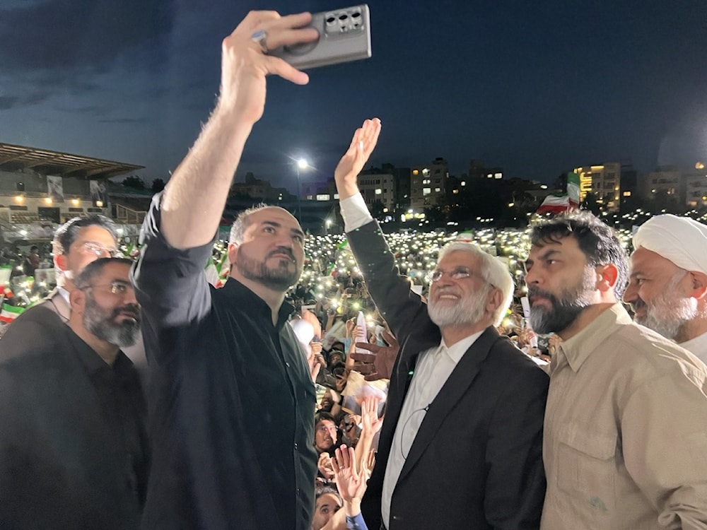 المرشح الرئاسي في إيران سعيد جليلي أمام حشود من أنصاره في مشهد
