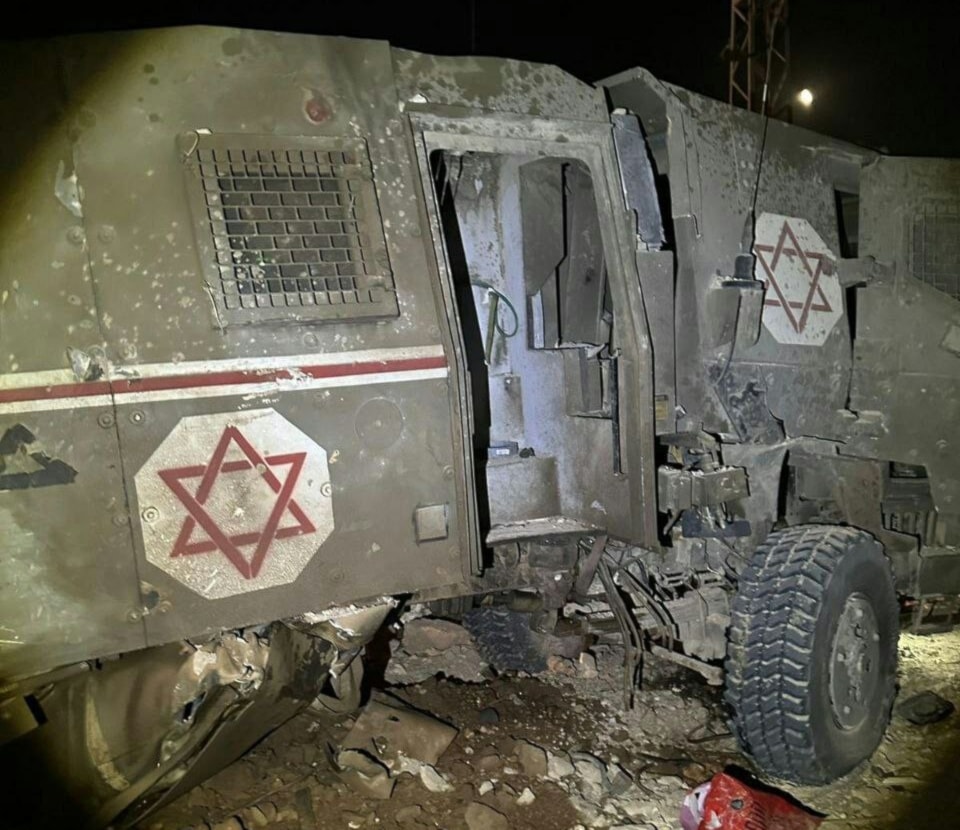 آلية تابعة لجيش الاحتلال الإسرائيلي تم استهدافها من خلال تفجير عبوة ناسفة في جنين شمالي الضفة الغربية (تواصل اجتماعي)