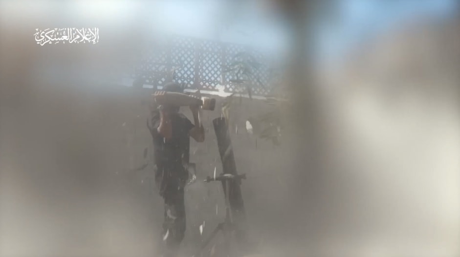 من مشاهد عرضتها كتائب القسام لاستهداف القوات الإسرائيلية المتوغلة في حي الشجاعية (الإعلام العسكري)