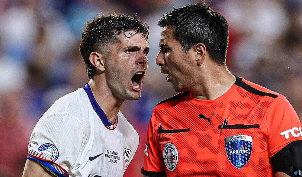 حكم مباراة الولايات المتحدة وأوروغواي يرفض مصافحة بوليسيتش (فيديو)