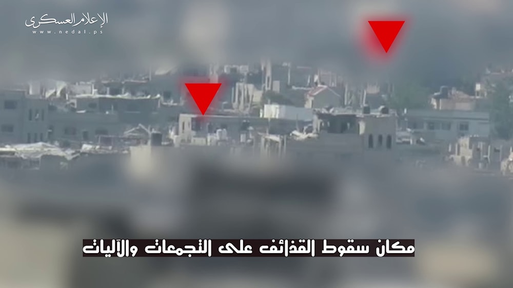 مشهد من قصف مقاتلي كتائب شهداء الأقصى لتجمعات جنود الاحتلال وآلياته في محور التقدم شمالي شرقي خان يونس (الإعلام العسكري)