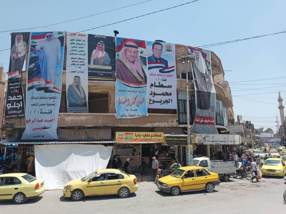 ملصقات تظهر المرشحين لانتخابات مجلس الشعب في الحسكة السورية (الميادين)