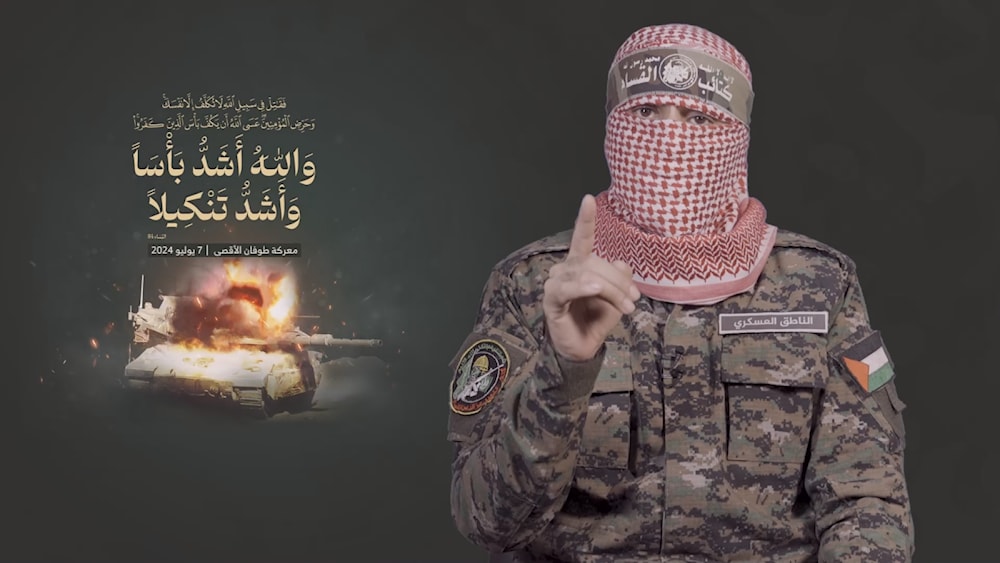 الناطق باسم كتائب الشهيد عز الدين القسّام، أبو عبيدة، متحدثاً بالصوت والصورة، بعد 9 أشهر من بدء حرب العدوان الإسرائيلي على قطاع غزة، في 7 تمّوز/يوليو (الإعلام العسكري)