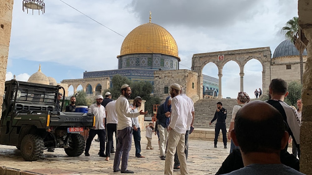 صورة من اقتحام سابق للمسجد الأقصى من قبل المستوطنين بحماية شرطة الاحتلال (جيتي - أرشيفية)