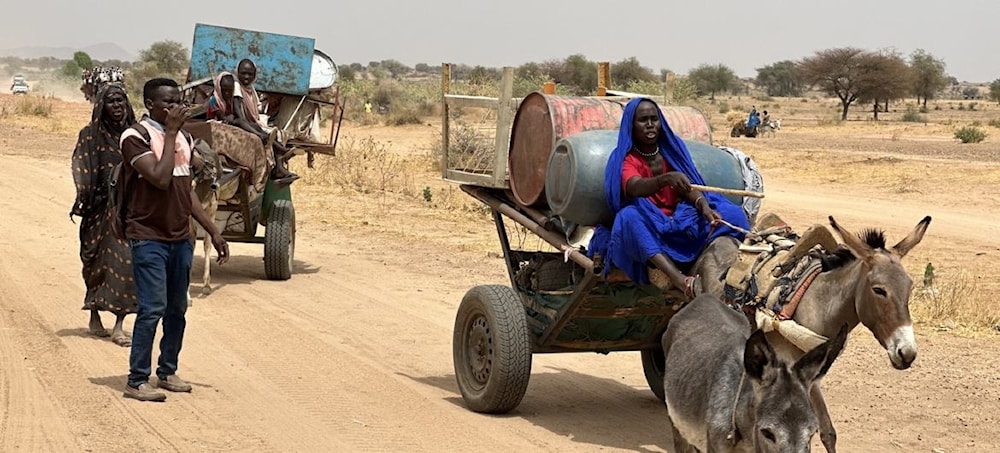 ّأجبر القتال في مدينة الفاشر السودانية ومحيطها العديد من الأسر على الفرار بحثاً عن الأمان