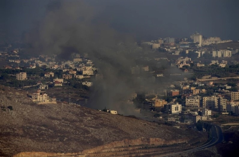 صورة من العدوان الإسرائيلي على بلدة كفر رمان جنوبي لبنان، والتي أدت لإصابات عديدة بين شهيد وجريح. 23 أيلول/سبتمبر 2024. (أ. ب)