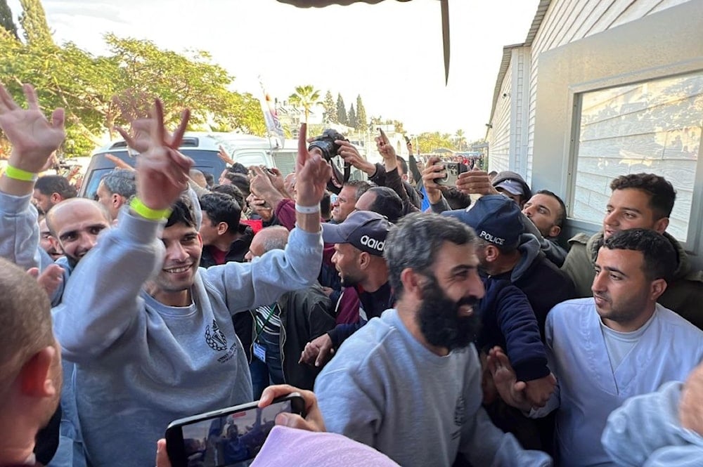 الأسرى الفلسطينيون المحررون من سجون الاحتلال بموجب صفقة التبادل واتفاق وقف إطلاق النار في غزة