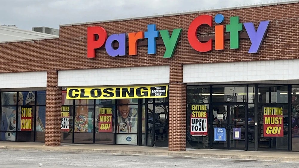 شركة Party City تقدّمت بطلب إفلاس عام 2024 وأغلقت جميع متاجرها في الولايات المتحدة بعد نحو 40 عاماً من العمل