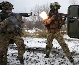 جنديان خلال تدريبات "دروجبا-2025" على مكافحة الإرهاب (سبوتنيك) جنديان خلال تدريبات "دروجبا-2025" على مكافحة الإرهاب (سبوتنيك)