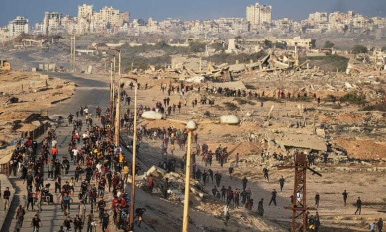 محاولة أهالي غزة العودة إلى شمال القطاع 10 تشرين الأول/أكتوبر 2025 (الأناضول)