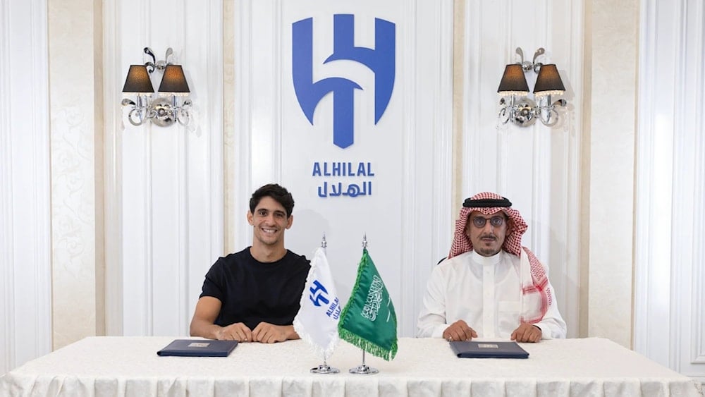 رسميًا.. الهلال السعودي يجدد عقد حارسه المغربي ياسين بونو حتى 2028