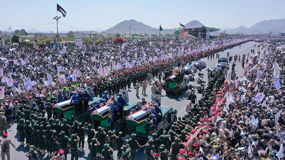 مراسم تشييع الشهيد الفريق الركن محمد عبد الكريم الغماري في ميدان السبعين في العاصمة اليمنية صنعاء (تواصل اجتماعي)