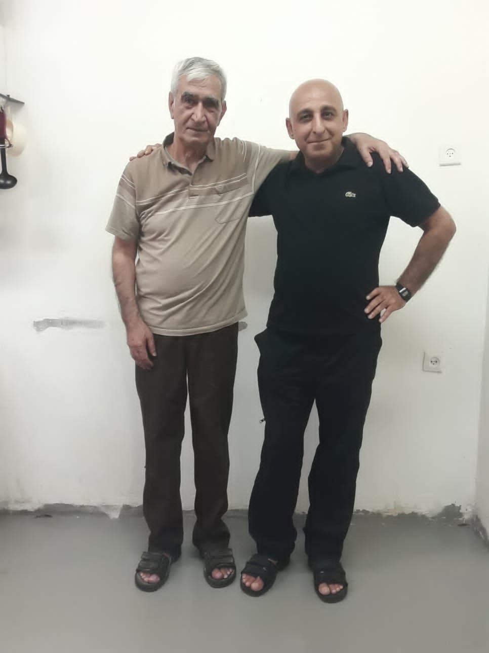 صورة لكميل أبو حنيش في السجن مع أحمد سعدات الأمين العام للجبهة الشعبية لتحرير فلسطين