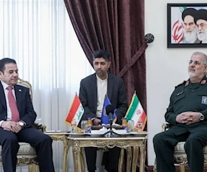 باكبور والأعرجي خلال لقائهما اليوم في طهران (تسنيم الإيرانية) باكبور والأعرجي خلال لقائهما اليوم في طهران (تسنيم الإيرانية)