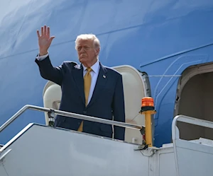 الرئيس الأميركي دونالد ترامب مغادراً ماليزيا إلى اليابان (أ ف ب) الرئيس الأميركي دونالد ترامب مغادراً ماليزيا إلى اليابان (أ ف ب)