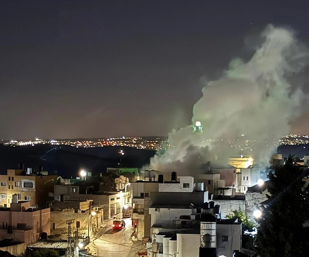 تصاعد الدخان بعد تفجير عبوة ناسفة بقوات الاحتلال في قرية عنزا جنوب جنين (تواصل اجتماعي)