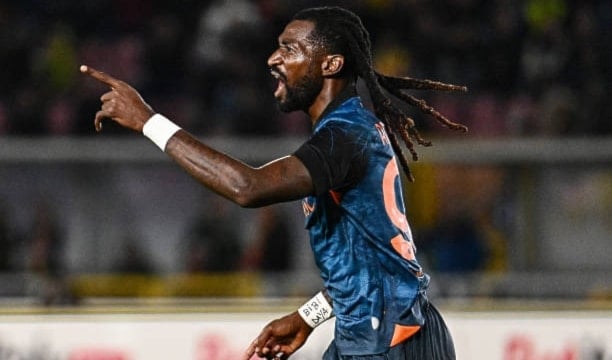 أنغويسا يقود نابولي للانفراد بالصدارة بفوز شاق على ليتشي