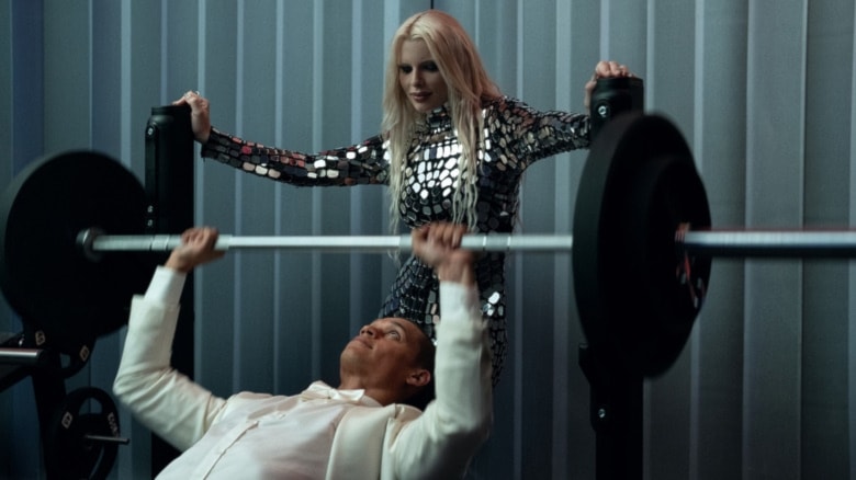 البطل كام - تيريك ويذرز - يتدرب خلال الدورة