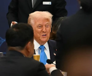 الرئيس الأميركي دونالد ترامب يتحدث خلال عشاء خاص أقامه رئيس كوريا الجنوبية لي جاي ميونج على شرفه وقادة الدولة في فندق هيلتون جيونججو (أ ف ب) الرئيس الأميركي دونالد ترامب يتحدث خلال عشاء خاص أقامه رئيس كوريا الجنوبية لي جاي ميونج على شرفه وقادة الدولة في فندق هيلتون جيونججو (أ ف ب)