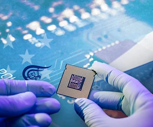 ارتفعت نسبة معدات أشباه الموصلات الصينية من 15% في عام 2018 إلى 48% عام 2025. ارتفعت نسبة معدات أشباه الموصلات الصينية من 15% في عام 2018 إلى 48% عام 2025.