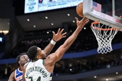 كان أنتيتوكونمبو أفضل مسجّل في فريقه والمباراة (ويب)