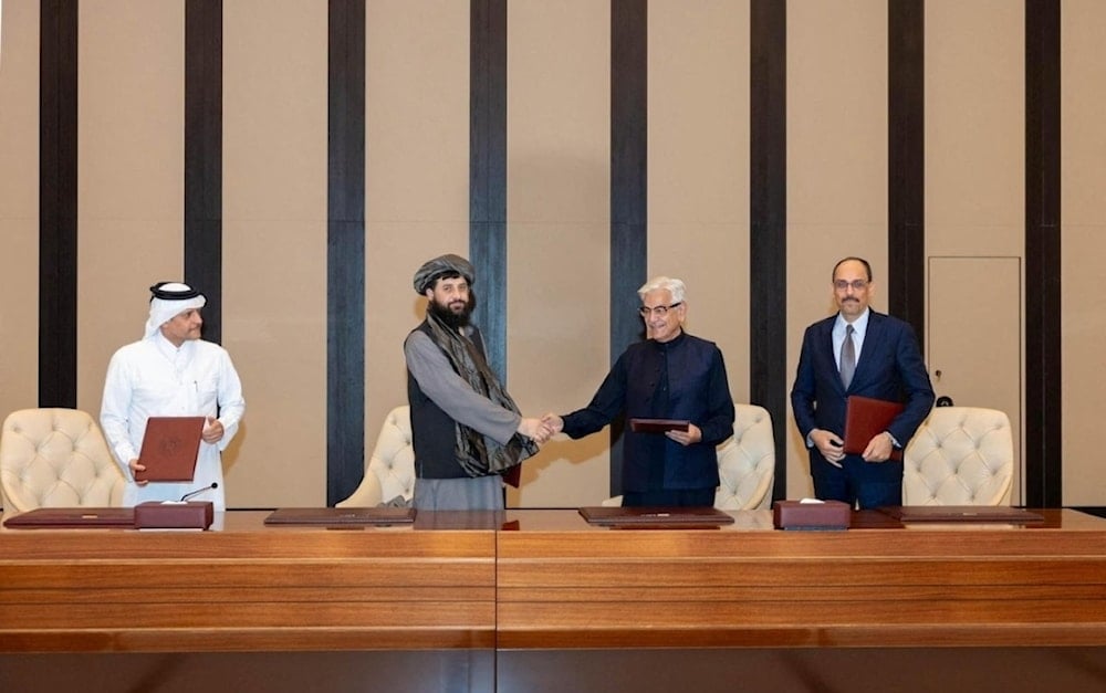 توقيع اتفاق وقف إطلاق النار بين أفغانستان وباكستان في العاصمة القطرية الدوحة