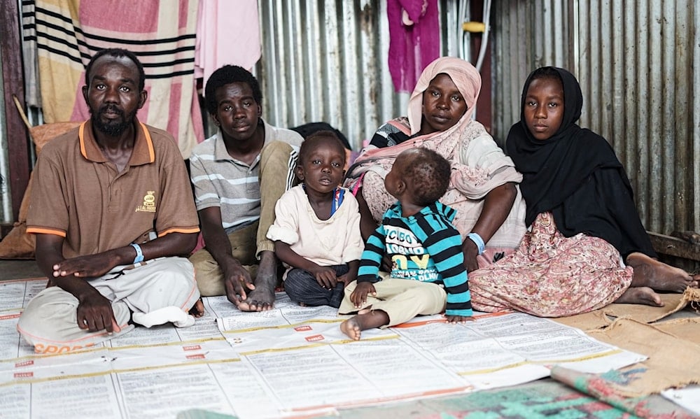جمال عيسى وعائلته في مركز رنك للمرور في جنوب السودان