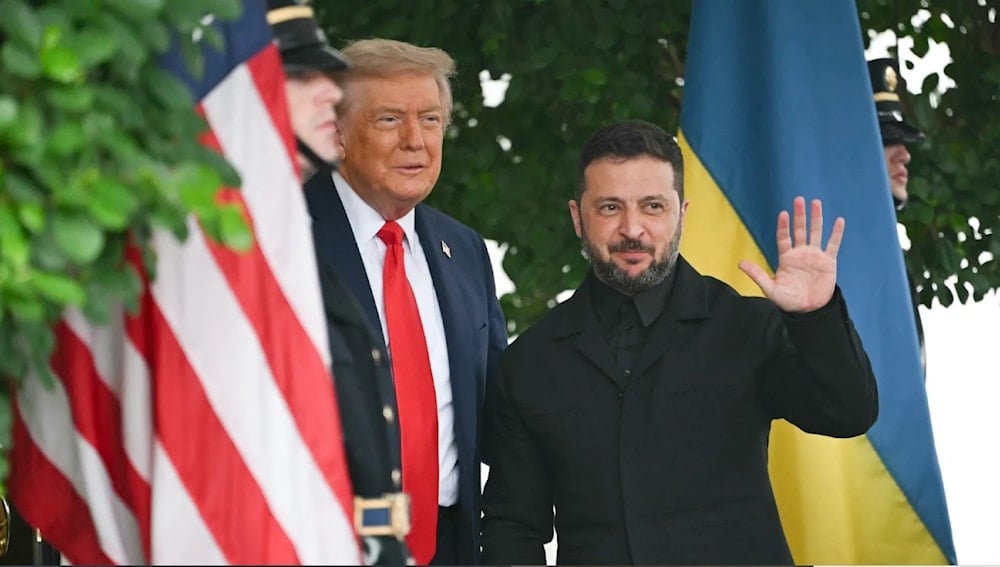 الرئيس الأمريكي، دونالد ترامب، يستقبل نظيره الأوكراني، فولوديمير زيلينسكي، لدى وصوله إلى البيت الأبيض في واشنطن. الولايات المتحدة الأميركية. 18 آب/أغسطس 2025. (أ. ف. ب)