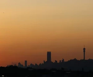 برج هيلبرو الموجود في مدينة جوهانسبرغ في جنوب أفريقيا 2023 (رويترز) برج هيلبرو الموجود في مدينة جوهانسبرغ في جنوب أفريقيا 2023 (رويترز)