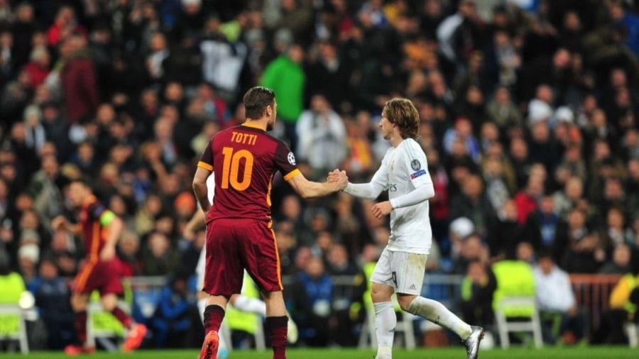 تجاهل ميسي ورونالدو.. مودريتش يكشف قائمة أساطيره الخمسة