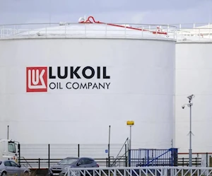 "لوك أويل" الروسية تقبل عرضاً من "جونفور" لبيع أصولها في الخارج "لوك أويل" الروسية تقبل عرضاً من "جونفور" لبيع أصولها في الخارج