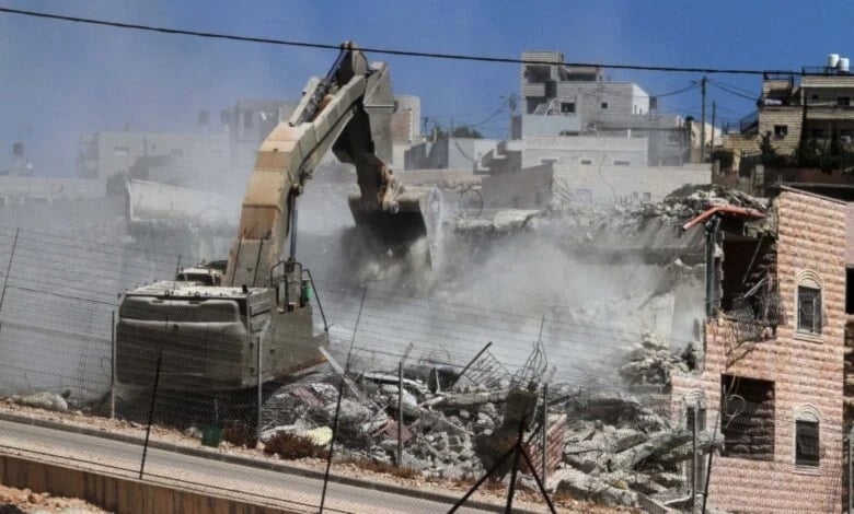 الاحتلال يهدم منازل الفلسطينيين في بلدة عناتا في القدس المحتلة