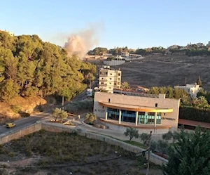 صورة متداولة من موقع الاستهداف على طريق المنطقة الصناعية بين كفرمان والنبطية (مواقع تواصل) صورة متداولة من موقع الاستهداف على طريق المنطقة الصناعية بين كفرمان والنبطية (مواقع تواصل)