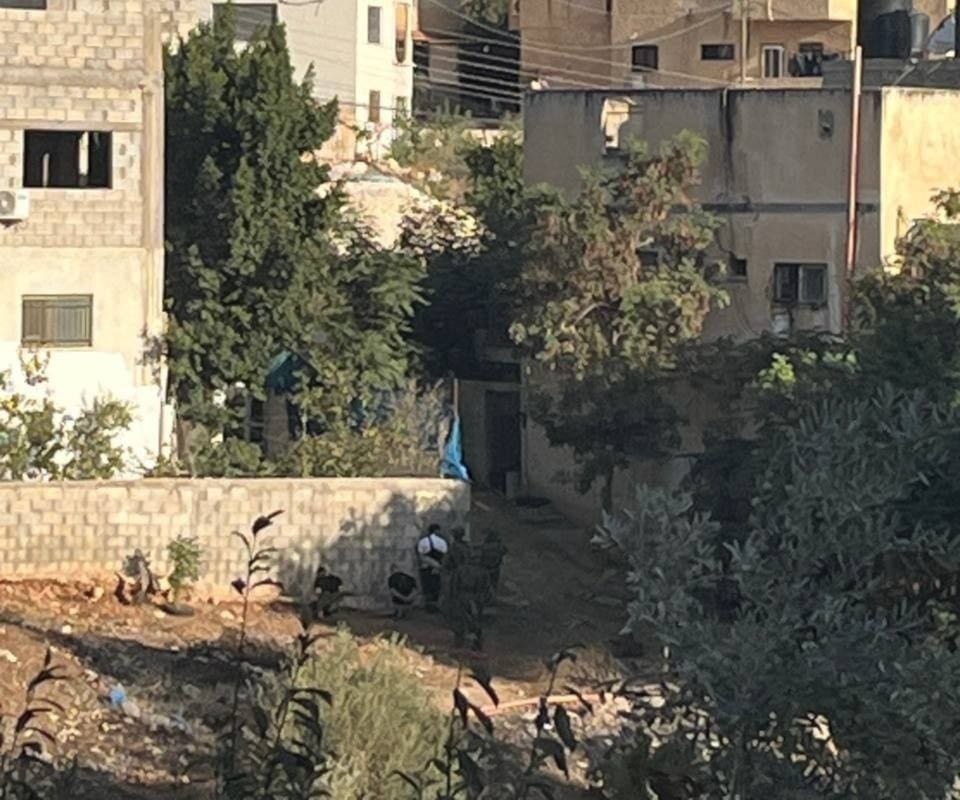 الضفة الغربية: إصابة فلسطيني برصاص الاحتلال وحالات اختناق في اقتحام لمدن وبلدات