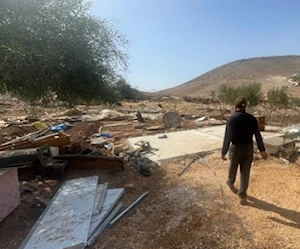 الضفة الغربية: الاحتلال يعتقل 10 مواطنين ويقتلع عشرات أشجار الزيتون الضفة الغربية: الاحتلال يعتقل 10 مواطنين ويقتلع عشرات أشجار الزيتون