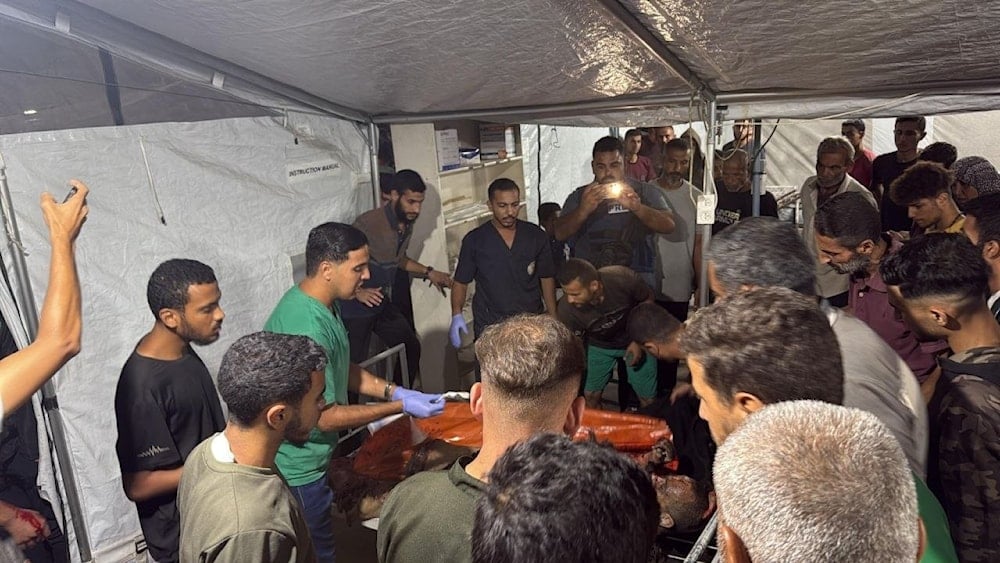 وصول  إصابة إلى مستشفى المعمداني من جراء استهداف الاحتلال خيمة تؤوي نازحين على شارع بحر مدينة غزة 9 تشرين الأول/أكتوبر 2025