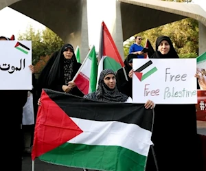 متظاهرات إيرانيات يدعمن القضية الفلسطينية ويرفعن شعارات "الموت لإسرائيل"، و"الحرية لفلسطين" في العاصمة الإيرانية طهران (وكالات) متظاهرات إيرانيات يدعمن القضية الفلسطينية ويرفعن شعارات "الموت لإسرائيل"، و"الحرية لفلسطين" في العاصمة الإيرانية طهران (وكالات)