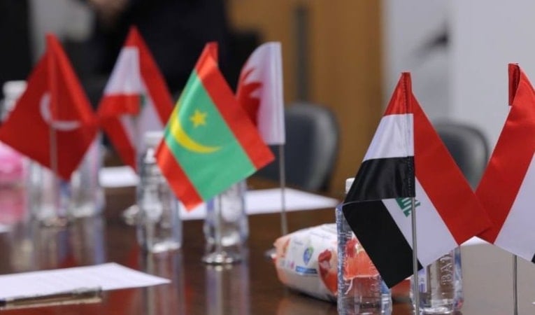 روسيا والدول العربية تؤسسان منصة صلبة ضد الأحادية القطبية.